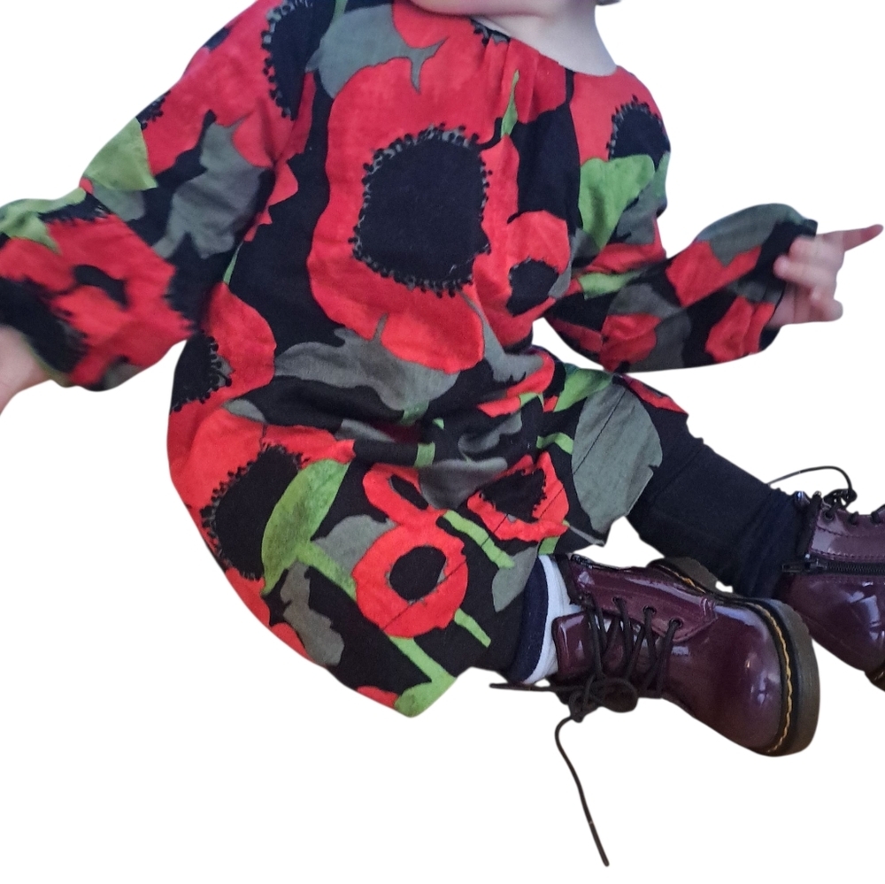 3/35$ GAP Baby Black Dress with Red and Green Floral Design 18-24 Months